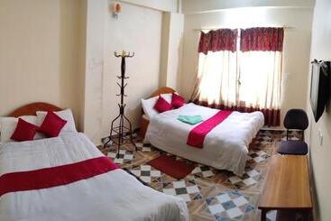 Sarangkot Hotel New Galaxy