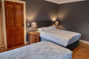Whitethorn Lodge, Bed & Breakfast, Lackafinna
