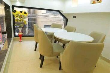 Airport Hotel De Rosewood