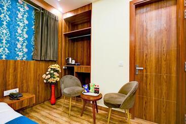 Airport Hotel De Rosewood