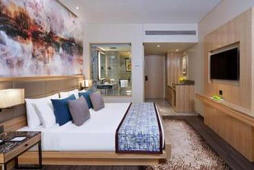 Airport Hotel De Rosewood