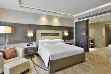Airport Hotel De Rosewood