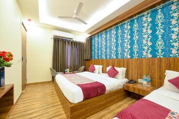 Airport Hotel De Rosewood