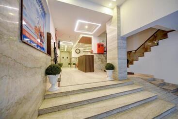 Airport Hotel De Rosewood