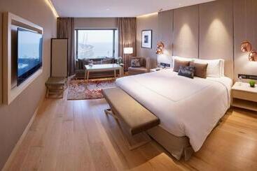 Airport Hotel De Rosewood