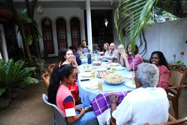 تختخواب و صبحانه Lucky Guest