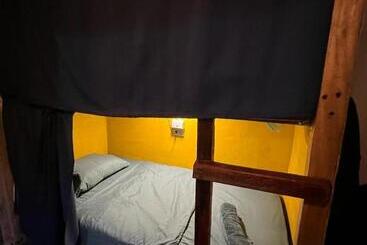 تختخواب و صبحانه Sasy Dorm