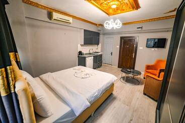 تختخواب و صبحانه Suit Travel