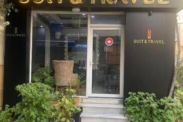 تختخواب و صبحانه Suit Travel