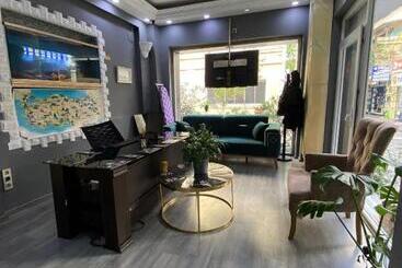 تختخواب و صبحانه Suit Travel