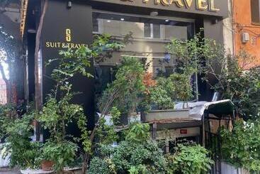 تختخواب و صبحانه Suit Travel