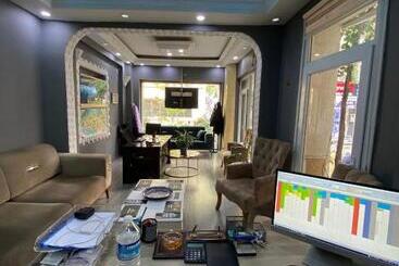 تختخواب و صبحانه Suit Travel