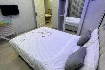 تختخواب و صبحانه Suit Travel