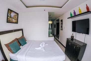 Enjoy Free Sauna And Pool Access, Save 70 Percent This Month On A Deluxe Unit In Manila With A Balco