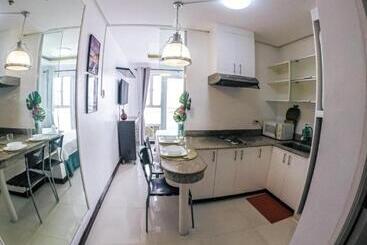 Enjoy Free Sauna And Pool Access, Save 70 Percent This Month On A Deluxe Unit In Manila With A Balco