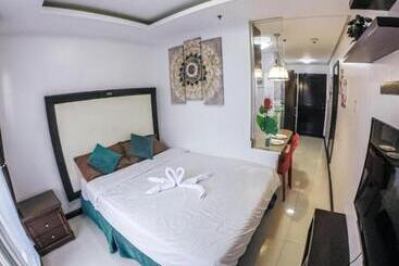 Enjoy Free Sauna And Pool Access, Save 70 Percent This Month On A Deluxe Unit In Manila With A Balco