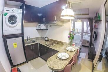Enjoy Free Sauna And Pool Access, Save 70 Percent This Month On A Deluxe Unit In Manila With A Balco