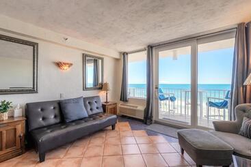 Hbr Direct Oceanfront Condo, Daytona Beach, Sleeps 4
