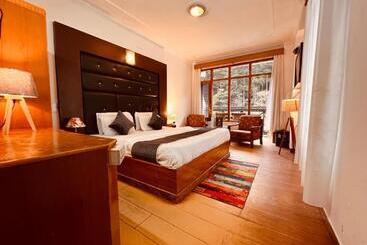 هتل Hadimba Inn   Hadimba Devi Temple Road ,manali