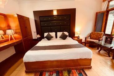 هتل Hadimba Inn   Hadimba Devi Temple Road ,manali