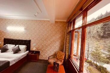 هتل Hadimba Inn Hadimba Devi Temple Road ,manali