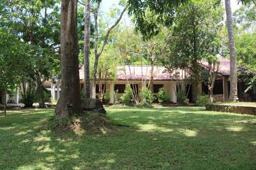 هتل Holiday Inn Polonnaruwa