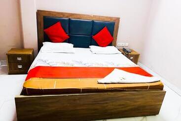 هتل Luxe Getaways Classic  Nizammuddin Railway Station