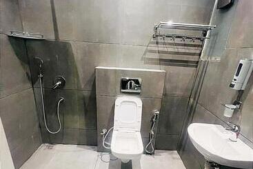 호텔 Luxury Stays White House    By Sky Group    Special Studio Rooms For Families, Couples & Corporate