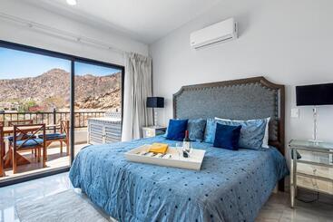 هتل Morgan Residences 607a