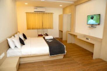هتل The Rivera,rajkot