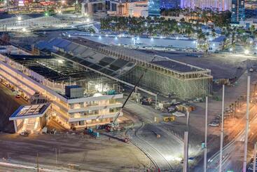 29th Ph Mgm Signature Suite With A Massive Balcony