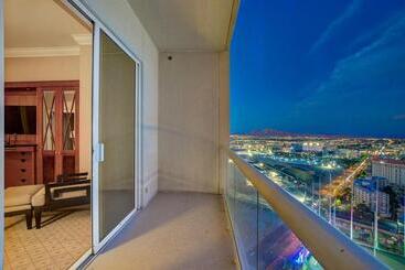 29th Ph Mgm Signature Suite With A Massive Balcony