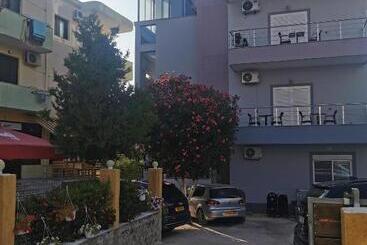 پانسیون Emi S Villa