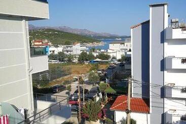 پانسیون Emi S Villa