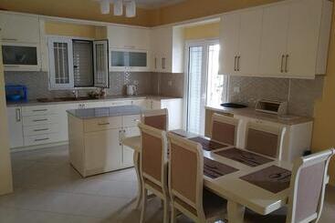 پانسیون Emi S Villa