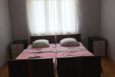پانسیون Guest House Nana