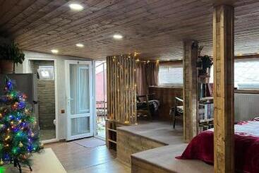پانسیون Maia`s Guest House