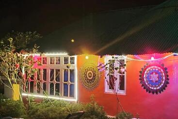 پانسیون Renuka Homestay And Cafe