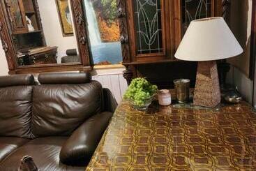 پانسیون Room In House   2 Floors 2 Bedrooms Near Central Station