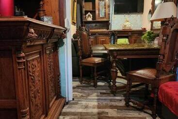پانسیون Room In House   2 Floors 2 Bedrooms Near Central Station