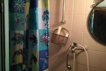پانسیون Room In House   2 Floors 2 Bedrooms Near Central Station