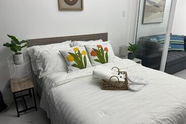 Azure Urban Resort   City View 1br   Ps4, Billiards, Netflix, Karaoke