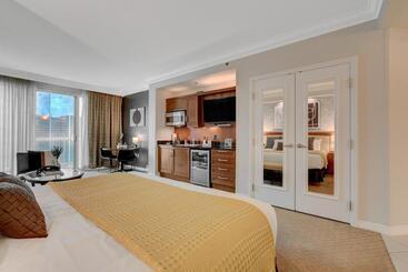 Studio Suite 25th Flr Mgm Signature  Balcony Strip View