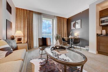Studio Suite 25th Flr Mgm Signature  Balcony Strip View