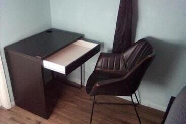 هاستل Robertson S Place Like Home