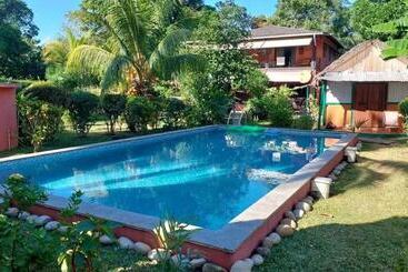 تختخواب و صبحانه Piscine Bimoko