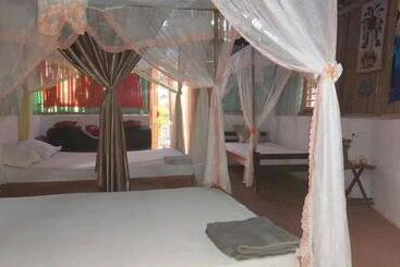 تختخواب و صبحانه Piscine Bimoko