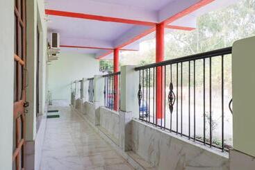 בית מלון כפרי Chitrarth & Party Lawn