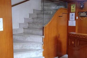 هتل Cozy Residency