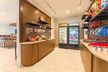 هتل Holiday Inn Express & Suites Downtown